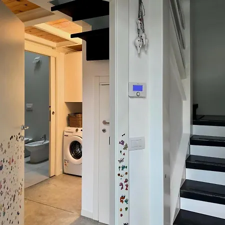 Loft Milanese Con Terrazza شقة ميلان